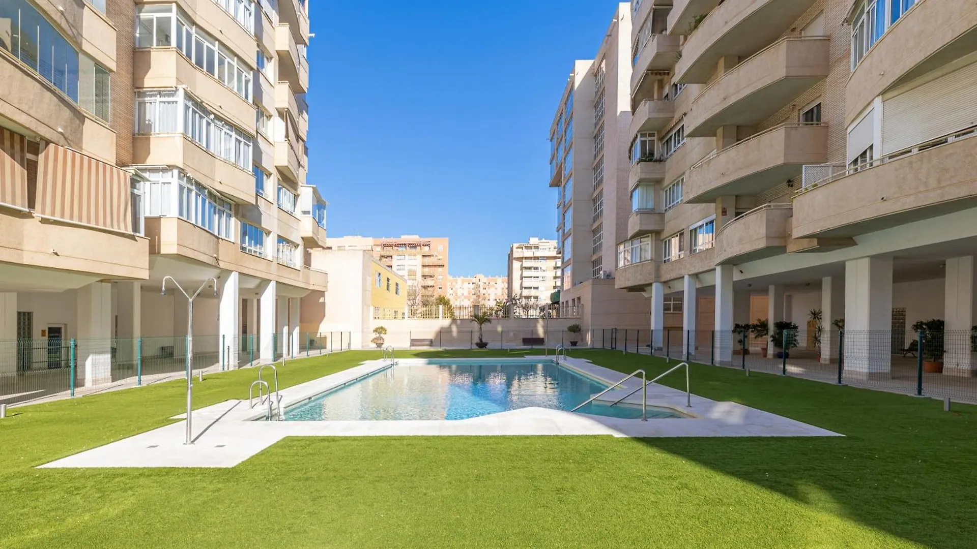 H2M Teatinos Pool & Terrace Appartement Málaga Spanje