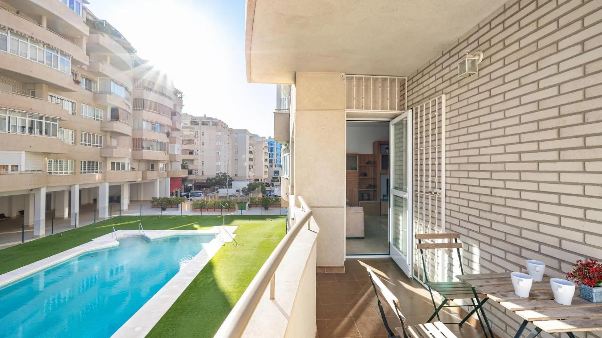 H2M Teatinos Pool & Terrace Apartment Malaga